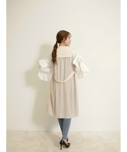 Belta attrice(ベルタアトリーチェ)の「ロングジレ ノーカラー バックプリーツ 体型カバー(ベスト・レディース・ライトベージュ/ブラック・FREE)」の9枚目の写真