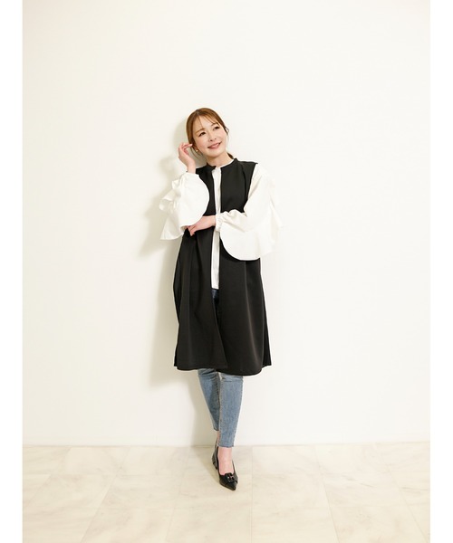Belta attrice(ベルタアトリーチェ)の「ロングジレ ノーカラー バックプリーツ 体型カバー(ベスト・レディース・ライトベージュ/ブラック・FREE)」の6枚目の写真