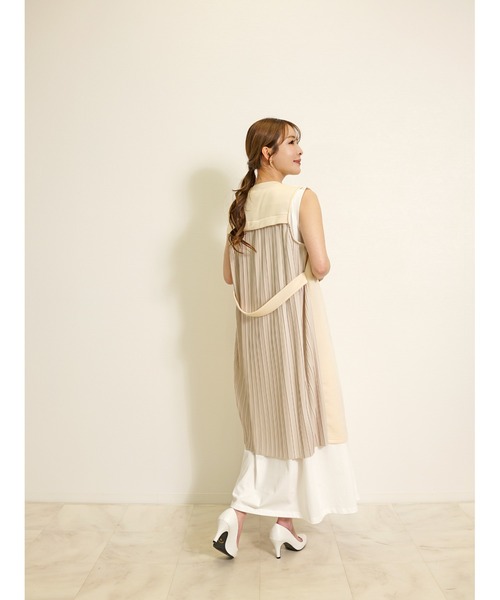 Belta attrice(ベルタアトリーチェ)の「ロングジレ ノーカラー バックプリーツ 体型カバー(ベスト・レディース・ライトベージュ/ブラック・FREE)」の14枚目の写真
