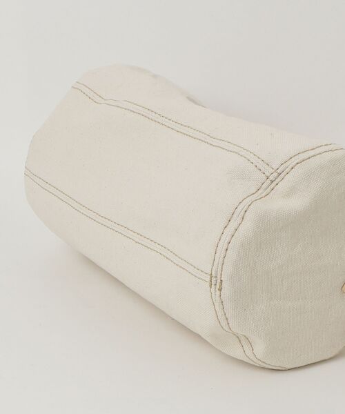 Vivienne Westwood（ヴィヴィアンウエストウッド）の「CANVAS PAUL CYLINDER CROSSBODY（ショルダーバッグ・レディース・オフホワイト・FREE）」の3枚目の写真