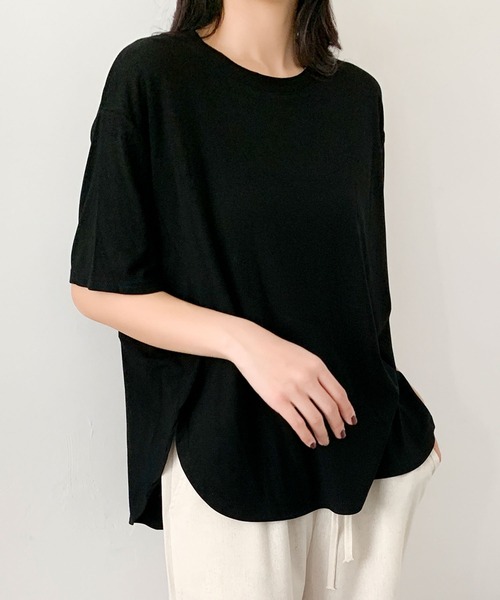 LOWO（ロワ）の「抜け感オーバー トップス Tシャツ/カットソー/サイドスリット入り（Tシャツ/カットソー・レディース・ブラック/オフホワイト/グレー/ベージュ/ボルドー/ブラウン・FREE）」の2枚目の写真