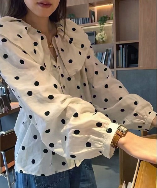 ammy.(エイミードット)の「【 ammy. / エイミードット 】 ビッグカラー ドット ブラウス(シャツ/ブラウス・レディース・アイボリー・FREE)」の3枚目の写真