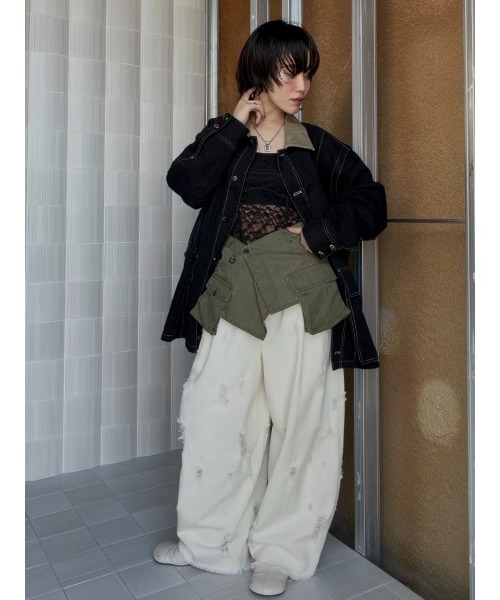 ELCHELE(エルチェレ)の「TWILL WIDE PANTS(デニムパンツ・レディース・ブラック/オフホワイト・38/36)」の11枚目の写真