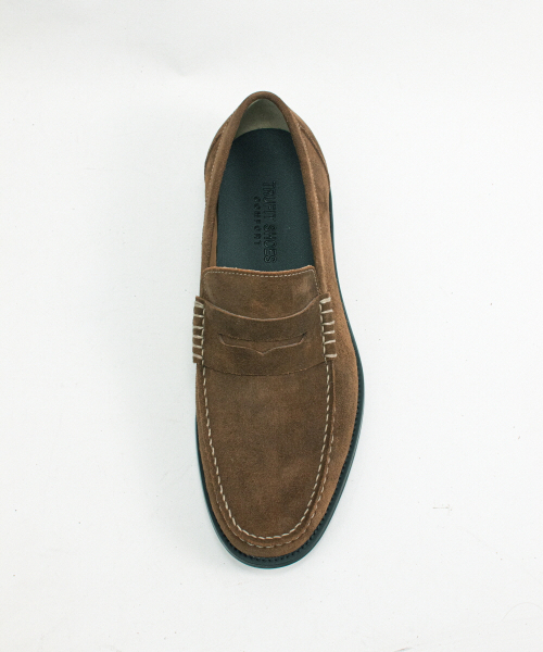 TRUFITSHOES(トゥルーフィット シューズ)の「スエードペニーローファー(ローファー・メンズ・ブラウン・23cm/29cm/28cm/27.5cm/26.5cm/25.5cm/25cm/26cm/30cm/29.5cm/28.5cm/24.5cm/24cm/23.5cm/27cm)」の4枚目の写真