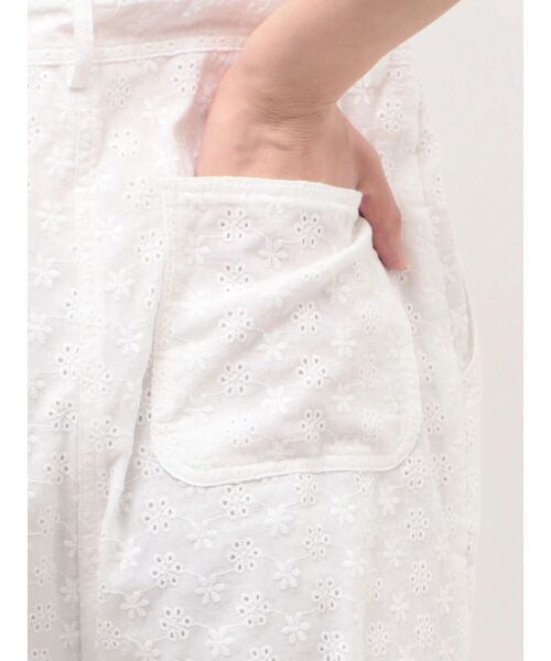 CALNAMUR（カルナムール）の「コットン刺繍サロペット（つなぎ/オールインワン・レディース・オフホワイト/ピンク・SMALL/MEDIUM）」の12枚目の写真