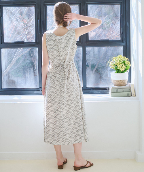 SLOWLOLLI（スローローリ）の「Pintuck pattern dress - Cream（ワンピース・レディース・Cream・FREE/2）」の3枚目の写真