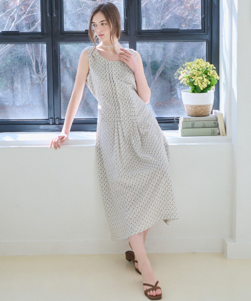 SLOWLOLLI（スローローリ）の「Pintuck pattern dress - Cream（ワンピース・レディース・Cream・FREE/2）」の4枚目の写真