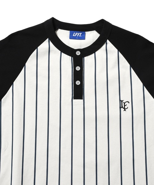 LFYT(エルエフワイティー)の「LFYT ラファイエット - PINSTRIPE RAGLAN SLEEVE TEE ラグランスリーブ Tシャツ LS260102(Tシャツ/カットソー・メンズ・ネイビー/ホワイト・X-LARGE/LARGE/MEDIUM/SMALL/XX-LARGE)」の7枚目の写真