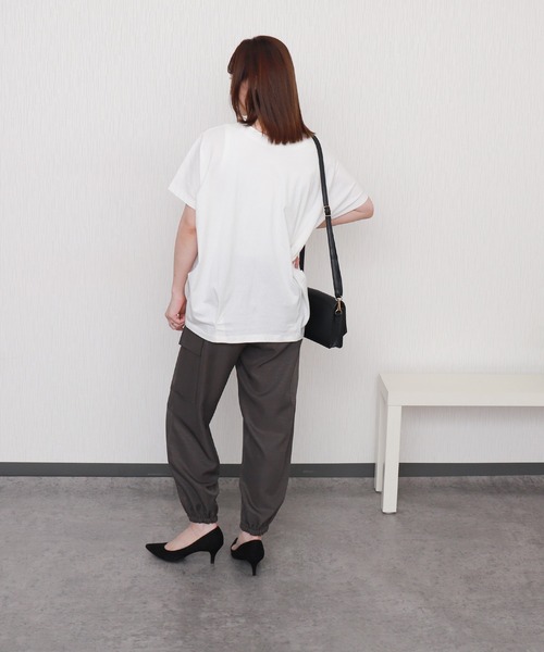 libelle more(リベル モア)の「【接触冷感】USAコットン裾タック半袖プルオーバー(Tシャツ/カットソー・レディース・チャコールグレー/ブラック/オフホワイト/ライトカーキ/グレイッシュベージュ・M)」の8枚目の写真