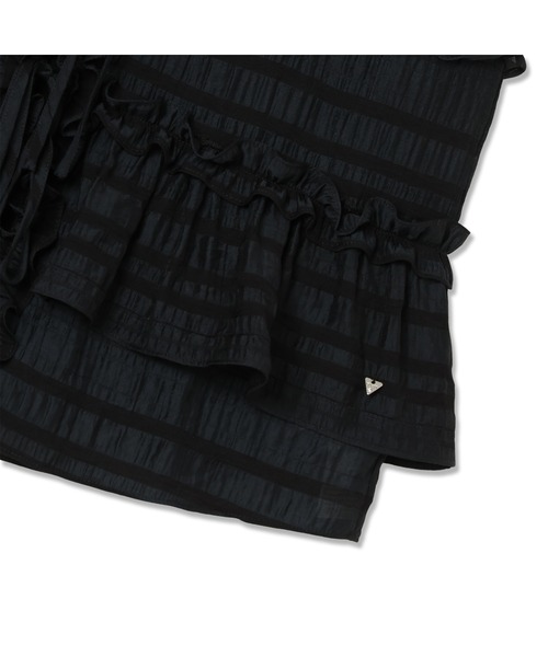 Guess(ゲス)の「LADIES' Woven Tank Top トップス キャミソール(キャミソール・レディース・ブラック/ホワイト・MEDIUM/SMALL/X-SMALL)」の7枚目の写真