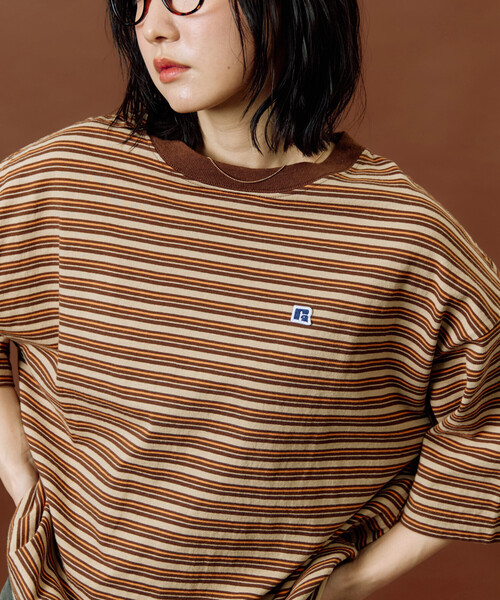 FREAK'S STORE(フリークスストア)の「限定展開 RUSSELL ATHLETIC × FREAK'S STORE/ラッセルアスレチック 別注 ボーダー 半袖 Tシャツ(Tシャツ/カットソー・レディース・ナチュラル/ブラウン/ネイビー・フリ-)」の2枚目の写真