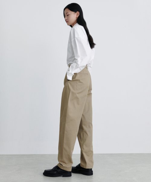 MUSINSA STANDARD WOMAN（ムシンサスタンダードウーマン）の「ウィメンズツイストチノパンツ[ベージュ]（その他パンツ・レディース・その他・24/25）」の6枚目の写真