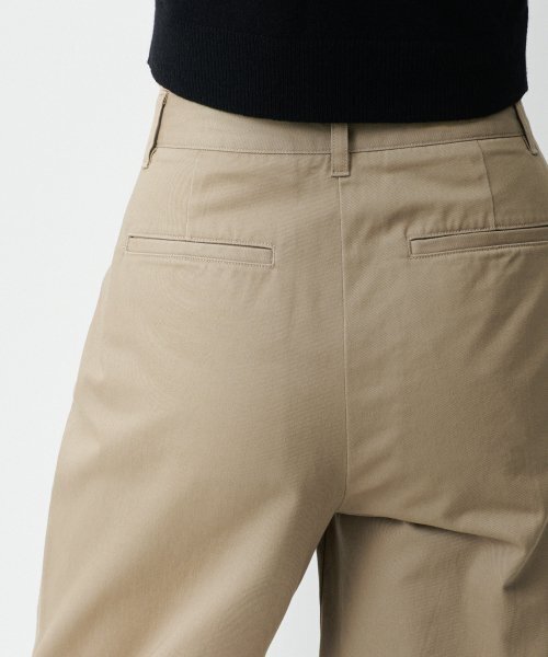 MUSINSA STANDARD WOMAN（ムシンサスタンダードウーマン）の「ウィメンズツイストチノパンツ[ベージュ]（その他パンツ・レディース・その他・24/25）」の11枚目の写真