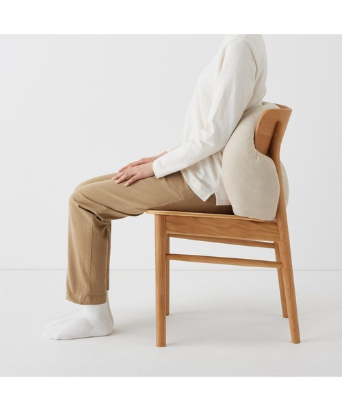 無印良品(ムジルシリョウヒン)の「背当てにもなるやわらかマルチクッション 55×40×20cm(クッション/クッションカバー・メンズ・ブルー/チャコールグレー/ライトベージュ・FREE)」の2枚目の写真