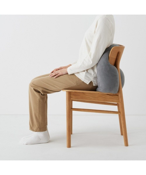 無印良品(ムジルシリョウヒン)の「背当てにもなるやわらかマルチクッション 55×40×20cm(クッション/クッションカバー・メンズ・ブルー/チャコールグレー/ライトベージュ・FREE)」の1枚目の写真