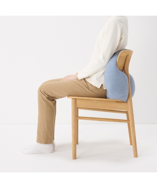 無印良品(ムジルシリョウヒン)の「背当てにもなるやわらかマルチクッション 55×40×20cm(クッション/クッションカバー・メンズ・ブルー/チャコールグレー/ライトベージュ・FREE)」の3枚目の写真