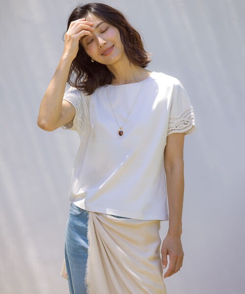 J.PRESS(ジェイプレス)の「【一枚で着映え・シーンレスに活躍】コットンスムース レースデザイン カットソー(Tシャツ/カットソー・レディース・サックスブルー系/ホワイト系1/ネイビー系/ライトグレー系/ホワイト系/ブラウン系・LARGE/MEDIUM)」の9枚目の写真