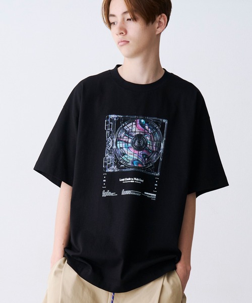 SeeSew(シーソー)の「【UNISEX】CORD DISC PRINT TEE/コードディスクプリントTシャツ(Tシャツ/カットソー・メンズ・ブラック/ホワイト・M/L)」の1枚目の写真