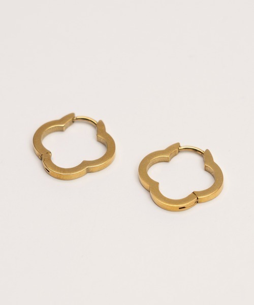 CEMONEMO(セモネモ)の「【金属アレルギー対応】クローバー モチーフ ワンタッチ フープ ピアス / ステンレス(ピアス(両耳用)・レディース・シルバー/ピンクゴールド/ゴールド・FREE)」の1枚目の写真