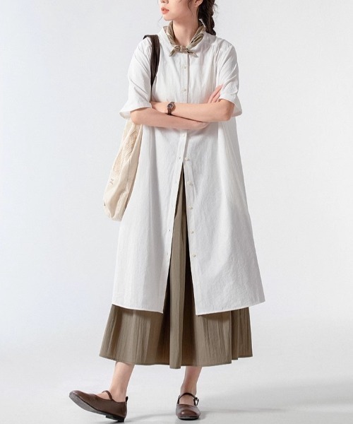 LUCPY(ラクピー)の「ノーカラーハーフスリーブロングシャツワンピース(ワンピース・レディース・ホワイト/ブラック・MEDIUM/LARGE/X-LARGE/XX-LARGE)」の1枚目の写真