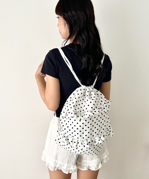 wears(ウェアーズ)の「ドット柄フリルナップサック(バックパック/リュック・レディース・ホワイト/ブラック・FREE)」の7枚目の写真