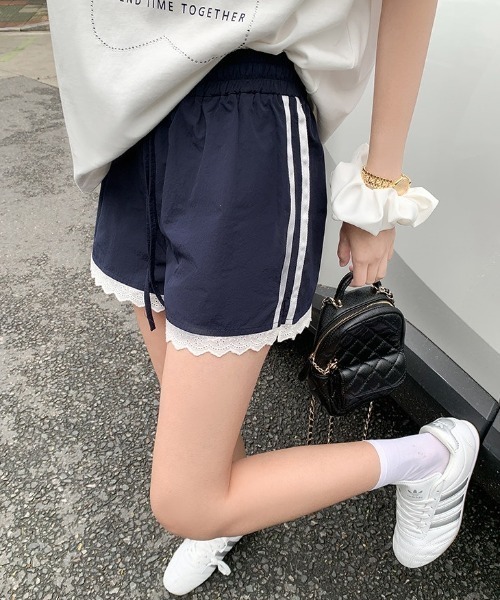 Teem Store(チームストア)の「サイドラインデザインレース付きナイロンショートパンツ(その他パンツ・レディース・ネイビー・M/L)」の1枚目の写真