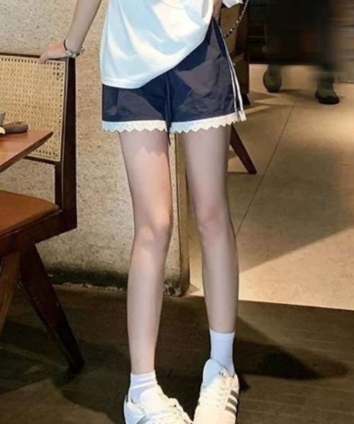 Teem Store(チームストア)の「サイドラインデザインレース付きナイロンショートパンツ(その他パンツ・レディース・ネイビー・M/L)」の4枚目の写真