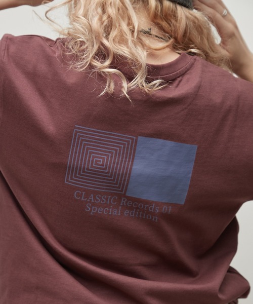uchi.（ウチ）の「綿100％　幾何バックプリントグラフィックTシャツ（Tシャツ/カットソー・レディース・ワイン系/杢グレー/チャコールグレー/オフホワイト・FREE）」の4枚目の写真