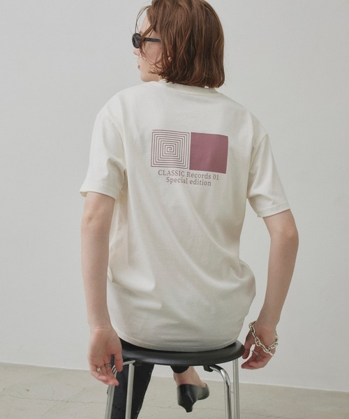 uchi.（ウチ）の「綿100％　幾何バックプリントグラフィックTシャツ（Tシャツ/カットソー・レディース・ワイン系/杢グレー/チャコールグレー/オフホワイト・FREE）」の2枚目の写真