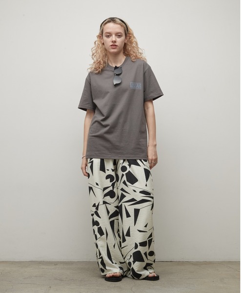uchi.（ウチ）の「綿100％　幾何バックプリントグラフィックTシャツ（Tシャツ/カットソー・レディース・ワイン系/杢グレー/チャコールグレー/オフホワイト・FREE）」の5枚目の写真