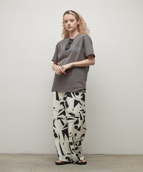 uchi.（ウチ）の「綿100％　幾何バックプリントグラフィックTシャツ（Tシャツ/カットソー・レディース・ワイン系/杢グレー/チャコールグレー/オフホワイト・FREE）」の6枚目の写真
