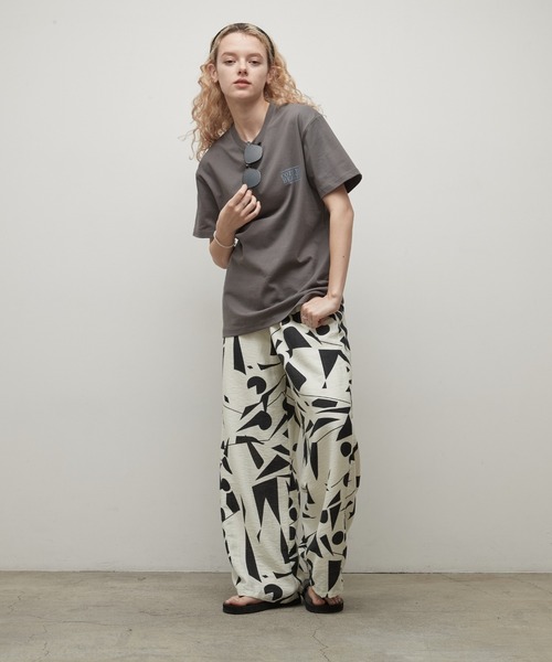 uchi.（ウチ）の「綿100％　幾何バックプリントグラフィックTシャツ（Tシャツ/カットソー・レディース・ワイン系/杢グレー/チャコールグレー/オフホワイト・FREE）」の7枚目の写真