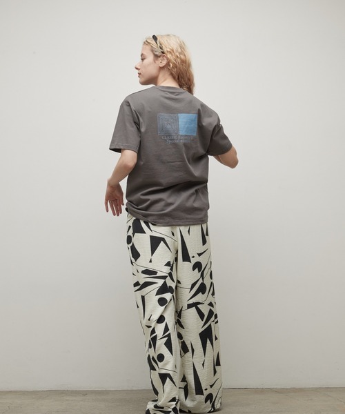 uchi.（ウチ）の「綿100％　幾何バックプリントグラフィックTシャツ（Tシャツ/カットソー・レディース・ワイン系/杢グレー/チャコールグレー/オフホワイト・FREE）」の9枚目の写真