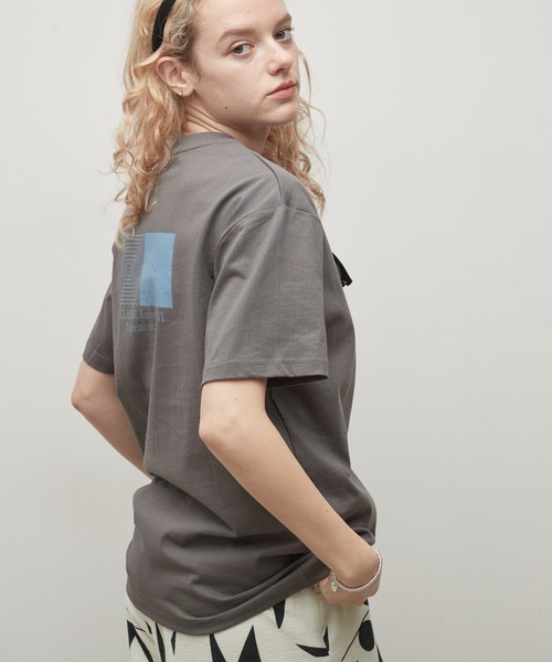 uchi.（ウチ）の「綿100％　幾何バックプリントグラフィックTシャツ（Tシャツ/カットソー・レディース・ワイン系/杢グレー/チャコールグレー/オフホワイト・FREE）」の12枚目の写真