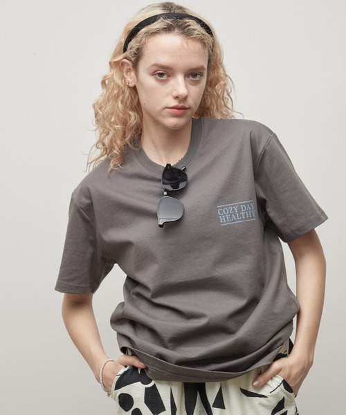 uchi.（ウチ）の「綿100％　幾何バックプリントグラフィックTシャツ（Tシャツ/カットソー・レディース・ワイン系/杢グレー/チャコールグレー/オフホワイト・FREE）」の11枚目の写真