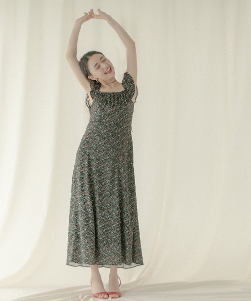 Cath Kidston（キャスキッドソン）の「ラッフルスリーブドレス Cherry Vine（ワンピース・レディース・ブラック・S）」の8枚目の写真