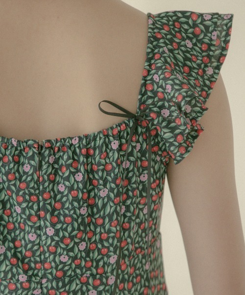 Cath Kidston（キャスキッドソン）の「ラッフルスリーブドレス Cherry Vine（ワンピース・レディース・ブラック・S）」の7枚目の写真