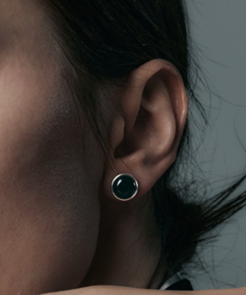 quip queint（クイップクエイント）の「【quip queint】orbit pierce onyx/オービット ピアス オニキス  ムーンストーン（ピアス（両耳用）・レディース・シルバー×オニキス/ストーン・FREE）」の2枚目の写真