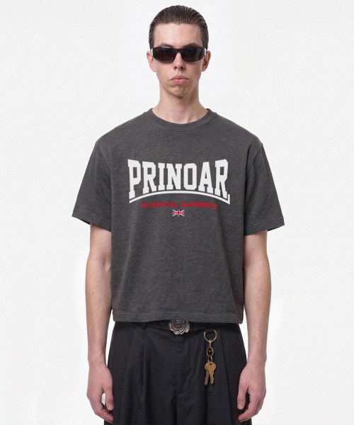 PRINOAR(プリノア)の「ボウタイロゴ01 セミクロップ 半袖Tシャツ - チャコール(Tシャツ/カットソー・レディース・チャコール・MEDIUM/LARGE/SMALL)」の3枚目の写真