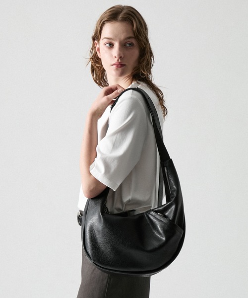 CLEL(クレイル)の「【CLEL】2Way Half Moon Bag / 2way ハーフムーンバッグ(ショルダーバッグ・メンズ・ブラック/ブラウン・FREE)」の11枚目の写真