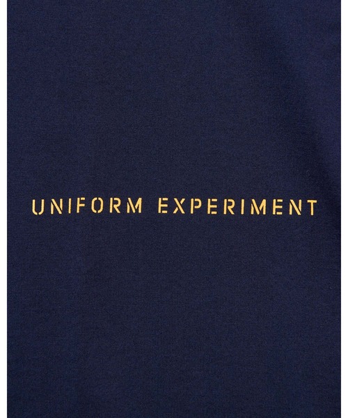 uniform experiment(ユニフォームエクスペリメント)の「STENCIL LOGO TEE(Tシャツ/カットソー・メンズ・ホワイト/ネイビー/ブラック・1/2/3/4/5)」の6枚目の写真