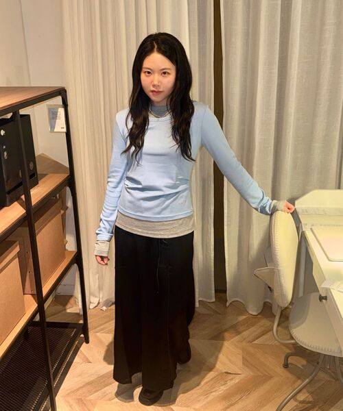 OURSAYSOUR(アワーセイアワー)の「Vネックレイヤードスタッズスリムロングスリーブスカイブルー(Tシャツ/カットソー・レディース・スカイブルー・FREE)」の8枚目の写真