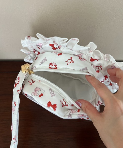 sanrio（サンリオ）の「Balletcore【HELLO KITTY】FACE DESIGN TOTE BAG（スカート・レディース・オフホワイト/ブルー/ピンク・FREE）」の4枚目の写真