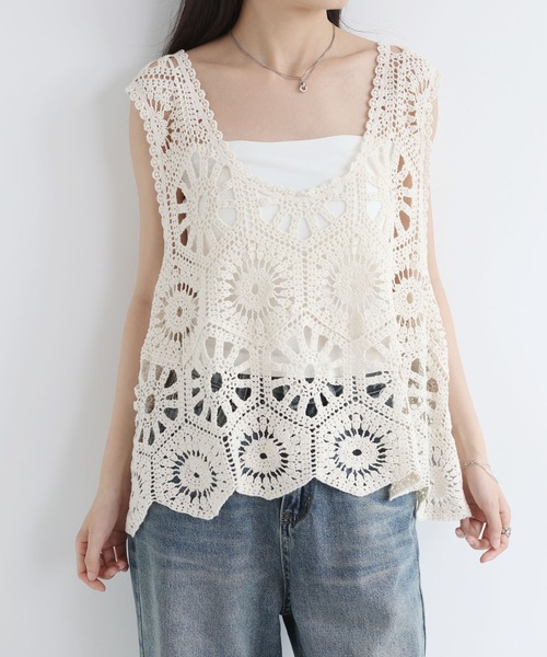 MAISON DE THERESE(メゾン ド テレーズ)の「Uネックかぎ針クロシェ編みベスト(ベスト・レディース・White/Beige・FREE)」の2枚目の写真