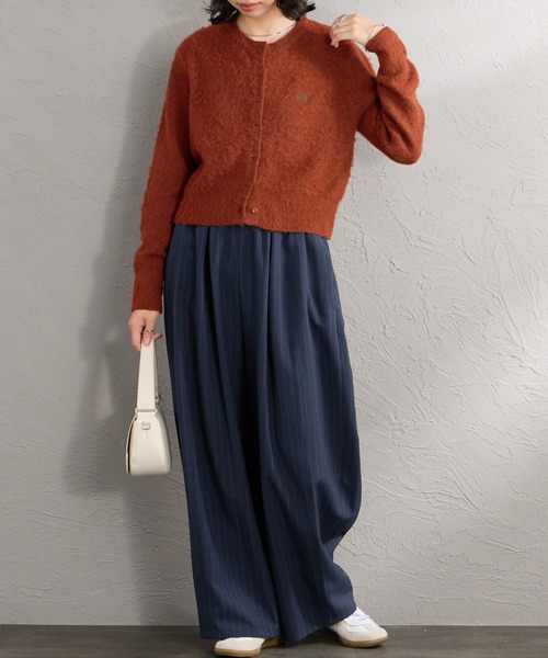 FRED PERRY（フレッドペリー）の「【WEB先行予約】[FRED PERRY/フレッドペリー] 別注 ワンポイントロゴ刺繍 クロップド丈シャギーニットカーディガン（カーディガン/ボレロ・レディース・チャコール/レンガ/オートミール・10/8）」の6枚目の写真
