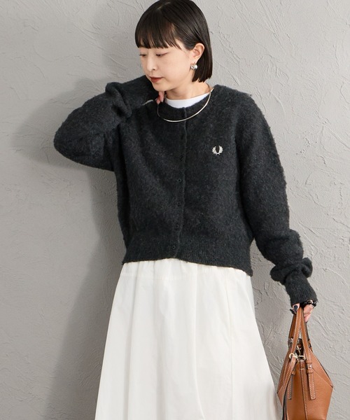 FRED PERRY（フレッドペリー）の「【WEB先行予約】[FRED PERRY/フレッドペリー] 別注 ワンポイントロゴ刺繍 クロップド丈シャギーニットカーディガン（カーディガン/ボレロ・レディース・チャコール/レンガ/オートミール・10/8）」の8枚目の写真