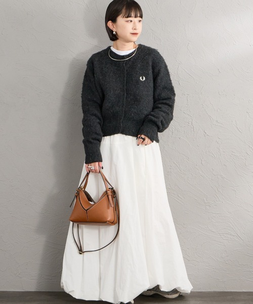 FRED PERRY（フレッドペリー）の「【WEB先行予約】[FRED PERRY/フレッドペリー] 別注 ワンポイントロゴ刺繍 クロップド丈シャギーニットカーディガン（カーディガン/ボレロ・レディース・チャコール/レンガ/オートミール・10/8）」の11枚目の写真