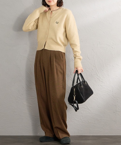 FRED PERRY（フレッドペリー）の「【WEB先行予約】[FRED PERRY/フレッドペリー] 別注 ワンポイントロゴ刺繍 クロップド丈シャギーニットカーディガン（カーディガン/ボレロ・レディース・チャコール/レンガ/オートミール・10/8）」の18枚目の写真