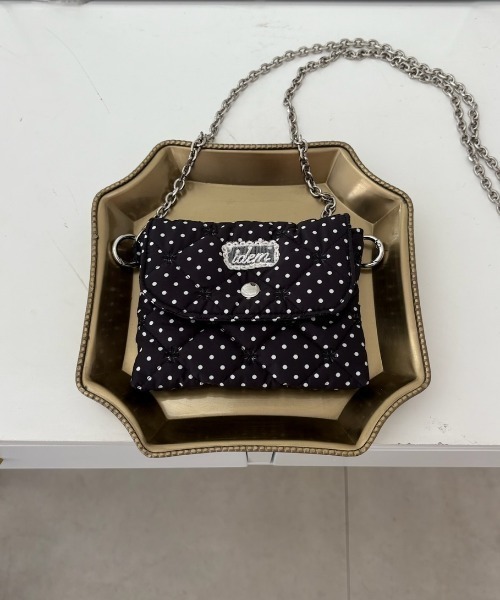 idem(イデム)の「paddet chain pouch bag / ミニチェーンバッグ(ショルダーバッグ・レディース・ホワイト/ブルー/その他/ブラック・FREE)」の4枚目の写真