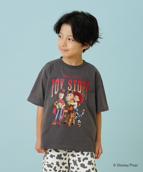 and D. petit main(アンドディープティマイン)の「【DISNEY/PIXAR/Toy Story】トイストーリー/集合アート ワイド半袖Tシャツ(Tシャツ/カットソー・キッズ・チャコール/サックスブルー・110cm/100cm/90cm/140cm/130cm/120cm)」の6枚目の写真